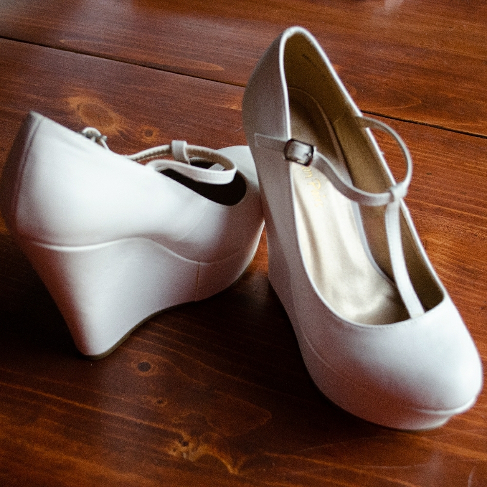 DREAM PARIS White Platform Wedges 8.5